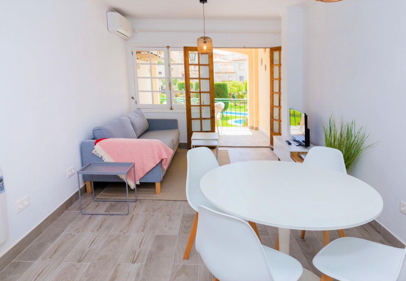 Ferienwohnung in Javea - Isla Saint Tropez Apartment Javea Arenal, mit Pool, Wifi, AC und vor kurzem Renoviert