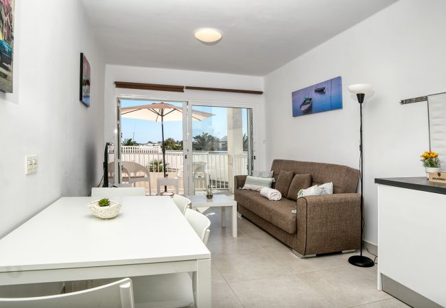 Ferienhaus in Costa Teguise - Suite ANIAGUA Helle FerienWohnung mit Poolblick