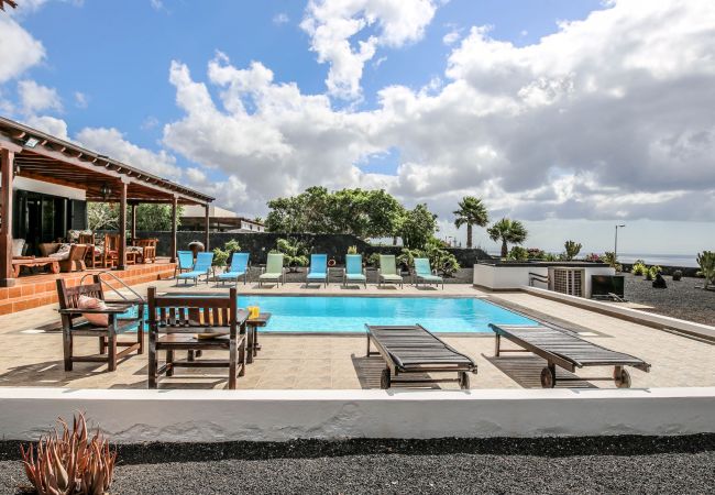 Ferienhaus in Macher - Horizon Luxury - Eine Oase der Ruhe mit privatem Pool, Gärten und spektakuläre Aussicht