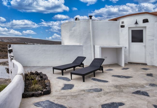 Ferienhaus in San Bartolome - FerienWohnung mit Blick- 5 Zimmer, Pool und Jacuzzi