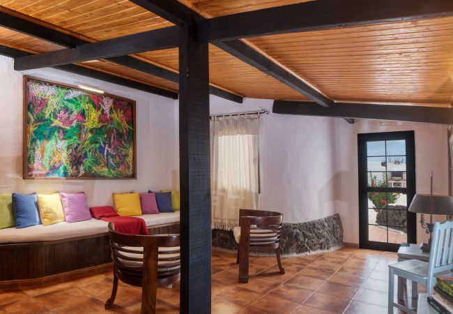 Ferienhaus in San Bartolome - FerienWohnung mit Blick- 5 Zimmer, Pool und Jacuzzi