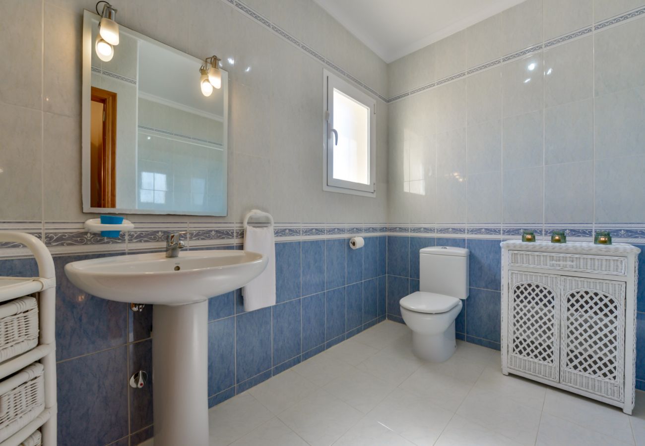 Villa in Benitatxell - LOXI, schöne Villa in Cumbre del Sol für 6 Personen mit privatem Pool und Meerblick.