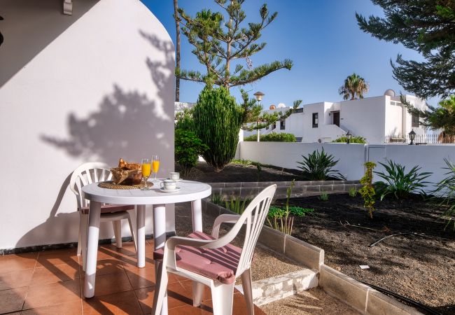 Ferienhaus in Puerto del Carmen - Suite Zefiro - 500m vom Strand, Terrasse und Glasfaser