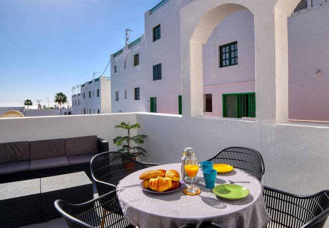 Ferienhaus in Puerto del Carmen - Sea Waves Lanzarote - Große Terrasse, Gemeinschaftspool, WLAN mit Glasfaser