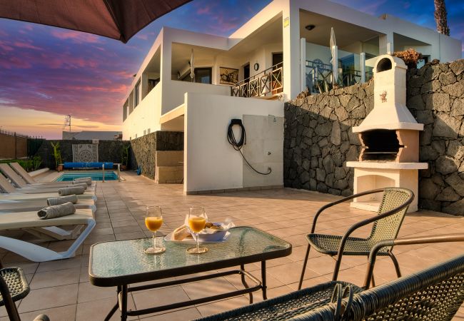 Ferienhaus in Playa Blanca - Casa Efesto - 3 Schlafzimmern, Pool, Terrasse und Blick auf Fuerteventura