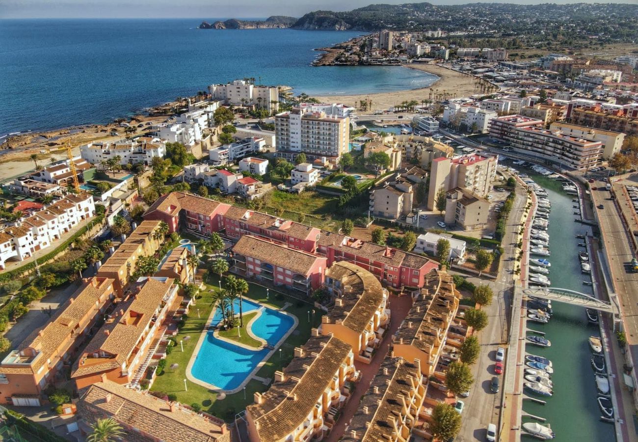 Ferienwohnung in Javea - La Romana Triplex Apartment Javea Arenal, mit Terrasse, Klimaanlage, Pool, Garten, Tennis