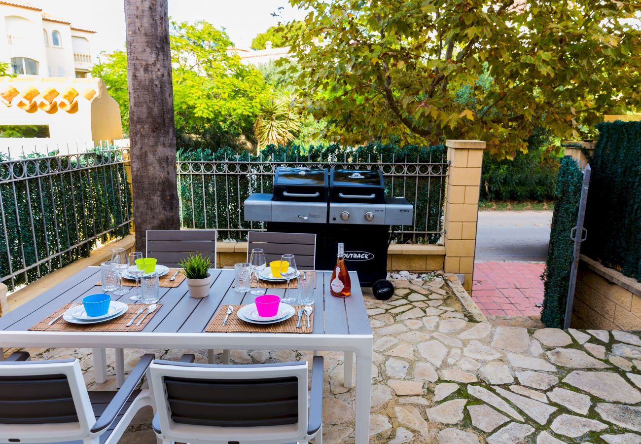 Ferienwohnung in Javea - La Romana Triplex Apartment Javea Arenal, mit Terrasse, Klimaanlage, Pool, Garten, Tennis