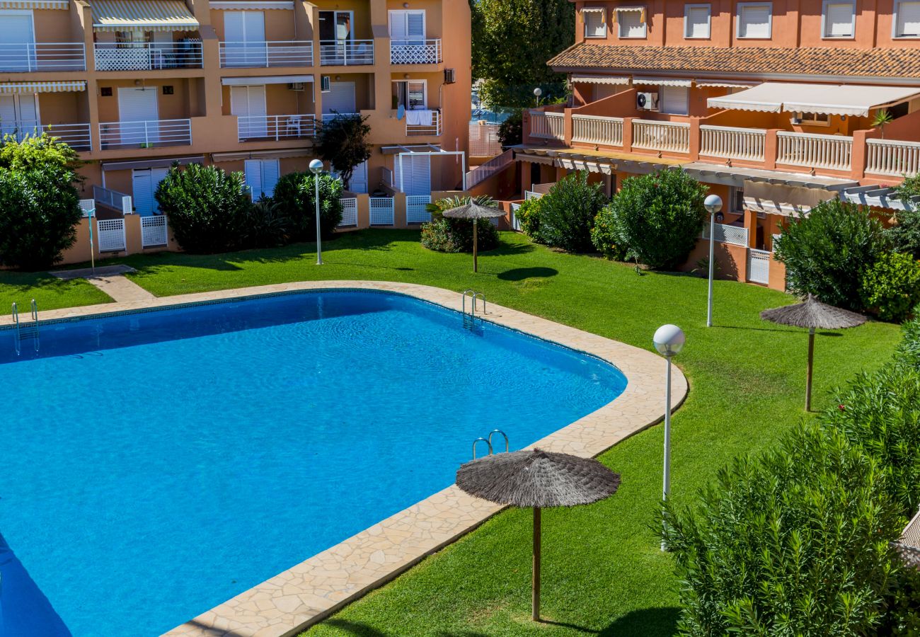 Ferienwohnung in Javea - La Romana Triplex Apartment Javea Arenal, mit Terrasse, Klimaanlage, Pool, Garten, Tennis