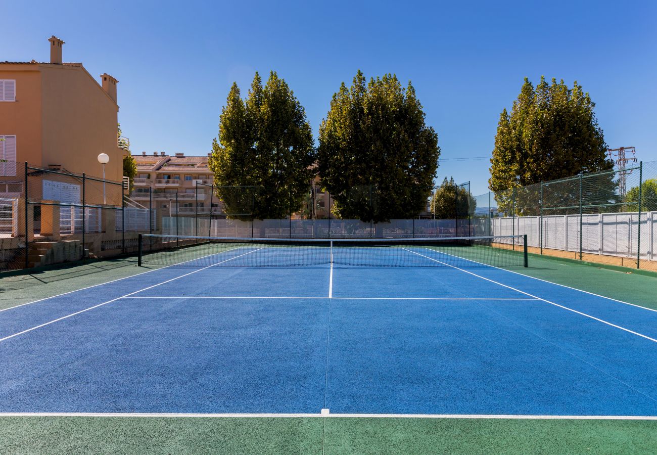 Ferienwohnung in Javea - La Romana Triplex Apartment Javea Arenal, mit Terrasse, Klimaanlage, Pool, Garten, Tennis