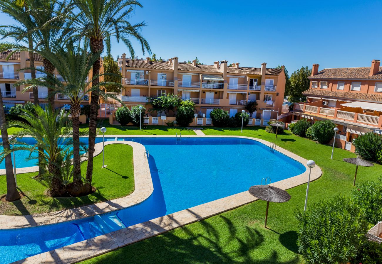 Ferienwohnung in Javea - La Romana Triplex Apartment Javea Arenal, mit Terrasse, Klimaanlage, Pool, Garten, Tennis