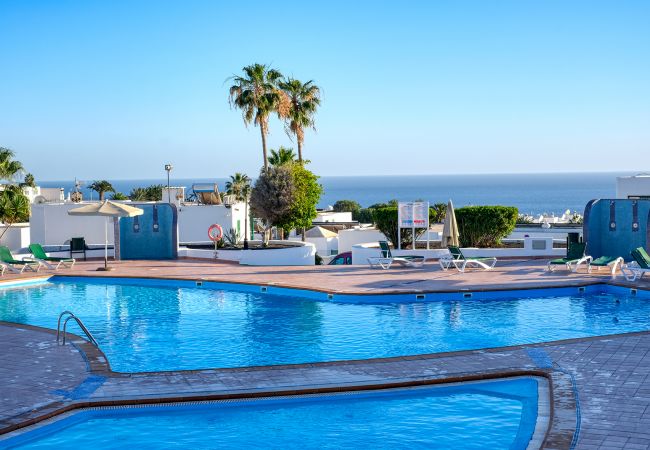 Ferienhaus in Puerto del Carmen - Sky und Sea Loma Verde, Pool, große Terrasse mit Meerblick