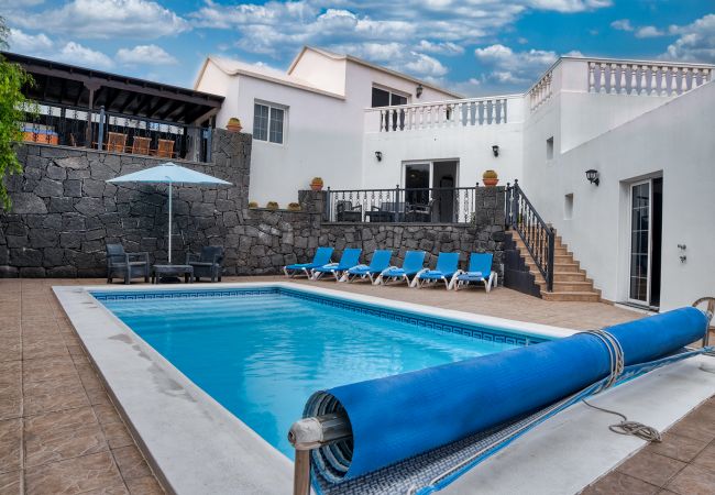 Ferienhaus in Tías - Haus mit Paradiesblick, privatem Pool,Meerblick, Klimaanlage