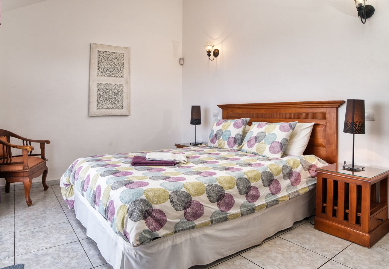 Ferienhaus in Tías - Haus mit Paradiesblick - Privater Pool, Whirlpool, Air-Con und BBQ By Lanzarote Vacation Homes