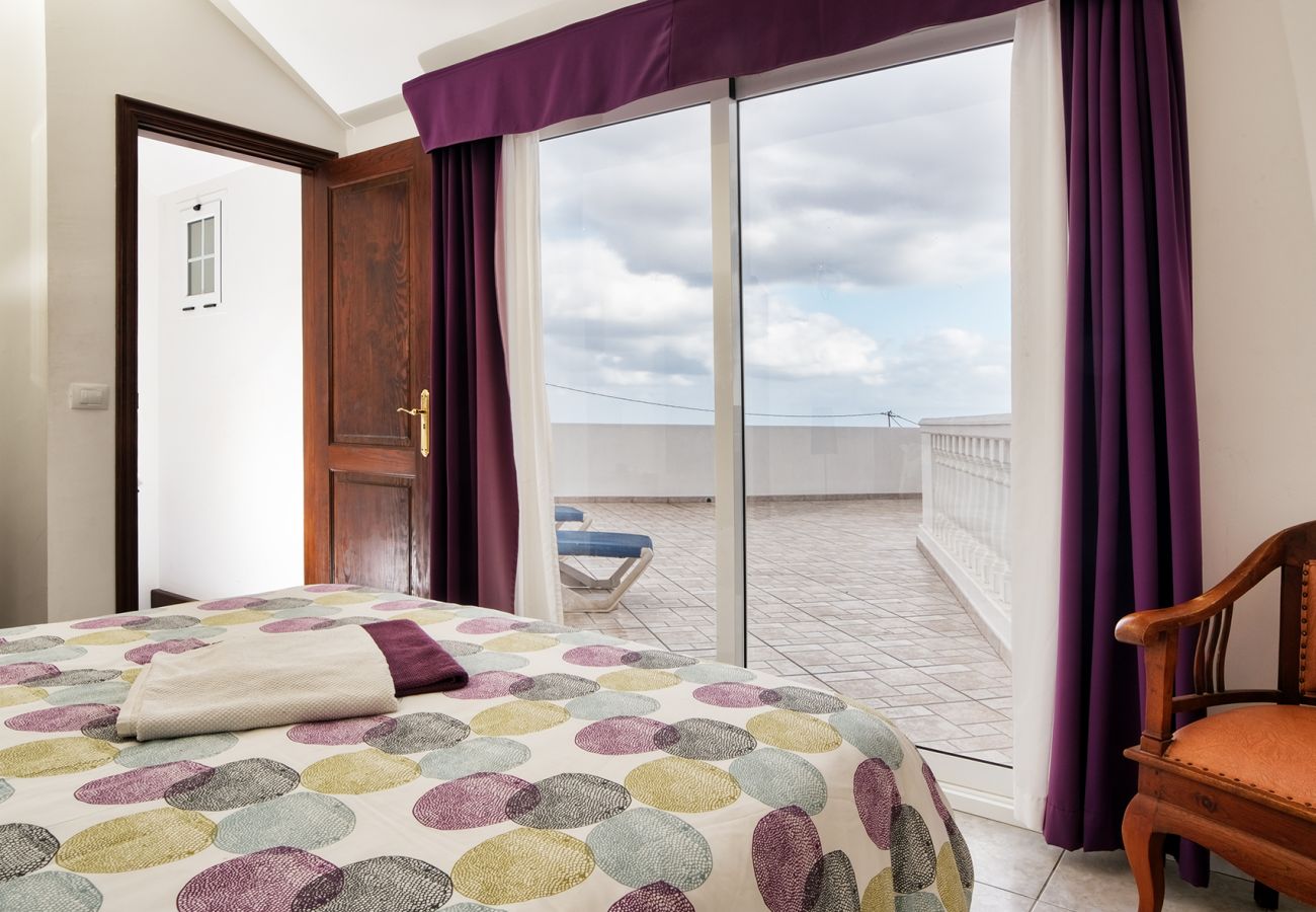 Ferienhaus in Tías - Haus mit Paradiesblick - Privater Pool, Whirlpool, Air-Con und BBQ By Lanzarote Vacation Homes