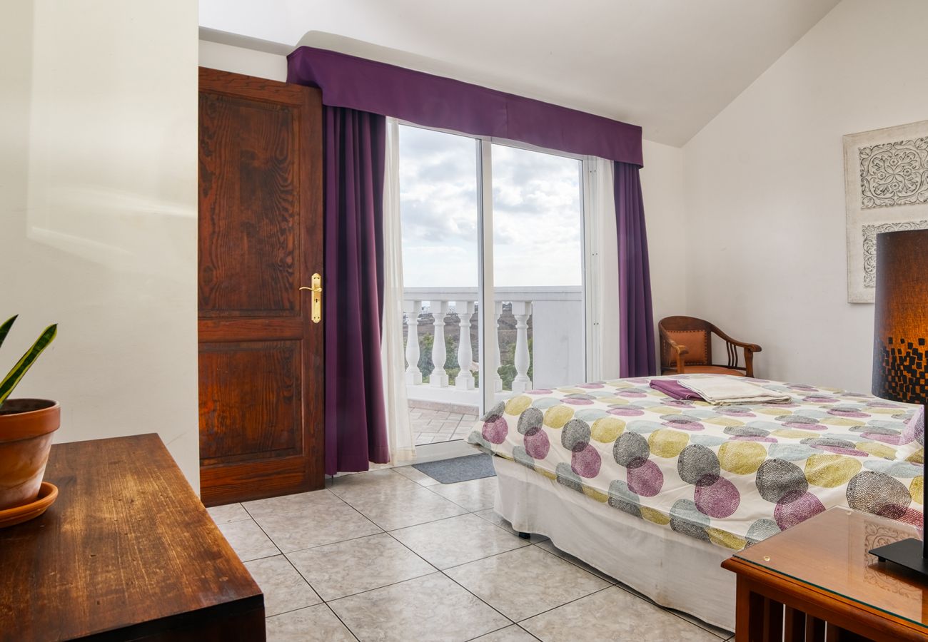 Ferienhaus in Tías - Haus mit Paradiesblick - Privater Pool, Whirlpool, Air-Con und BBQ By Lanzarote Vacation Homes