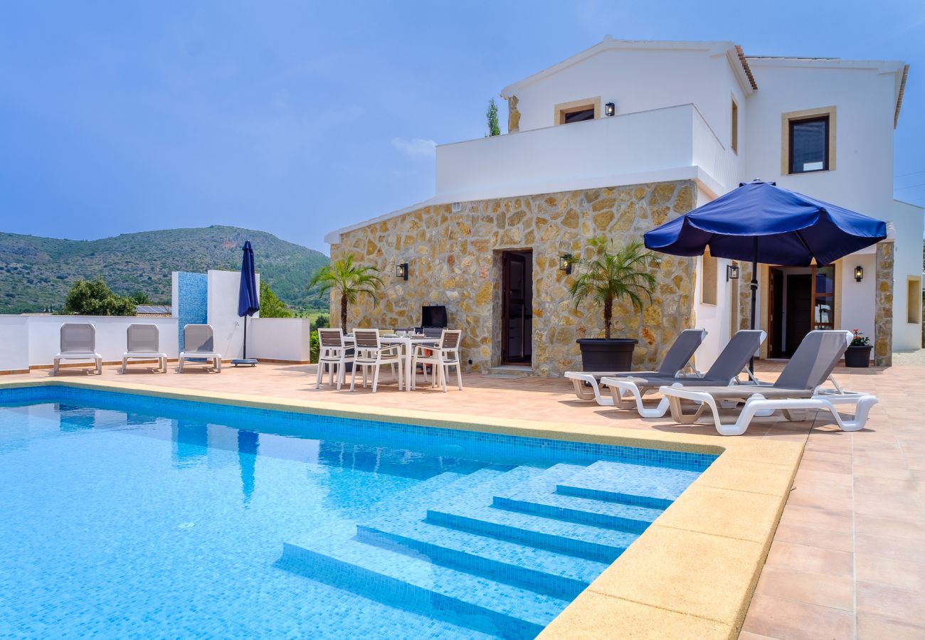 Villa in Pedreguer - Villa La Sella mit privatem Pool, Terrassen und Blick auf die Berge