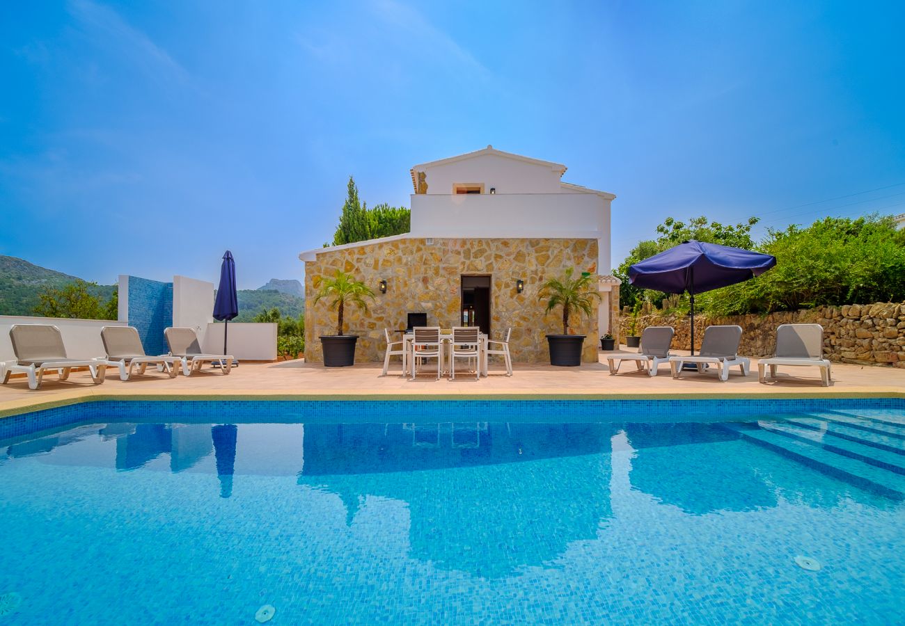 Villa in Pedreguer - Villa La Sella mit privatem Pool, Terrassen und Blick auf die Berge