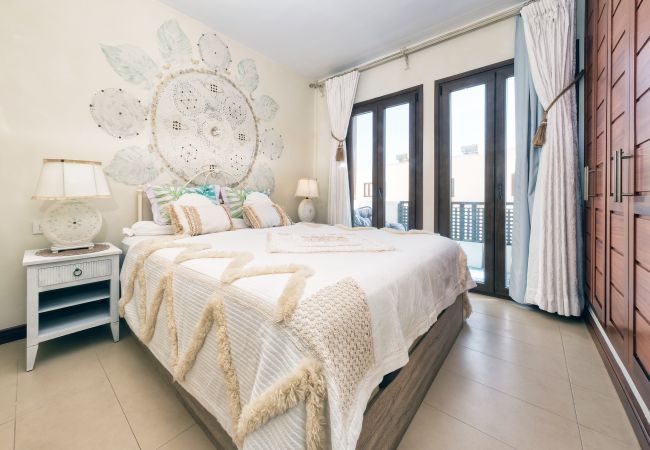  in Puerto Calero - Casa Bleu – asa Bleu : 2 Etagen, 2 Schlafzimmer, ausgestattete Küche, Balkon, Terrasse und Grill 