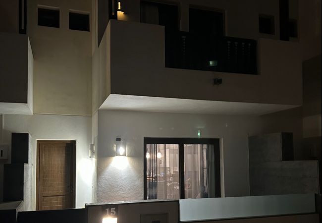 Ferienhaus in Puerto Calero - Casa Bleu – asa Bleu : 2 Etagen, 2 Schlafzimmer, ausgestattete Küche, Balkon, Terrasse und Grill 