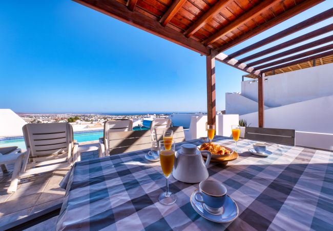 Ferienhaus in Playa Blanca - Casa Lava and Sea- privat Pool, herrlichem Blick