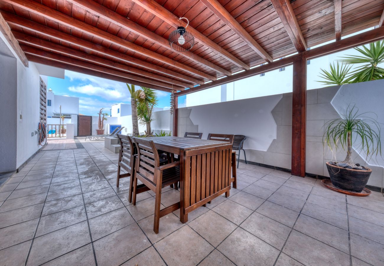 Ferienhaus in Playa Blanca - Playa Blanca Sunset - Private pool and BBQ By Lanzarote Vacation Homes