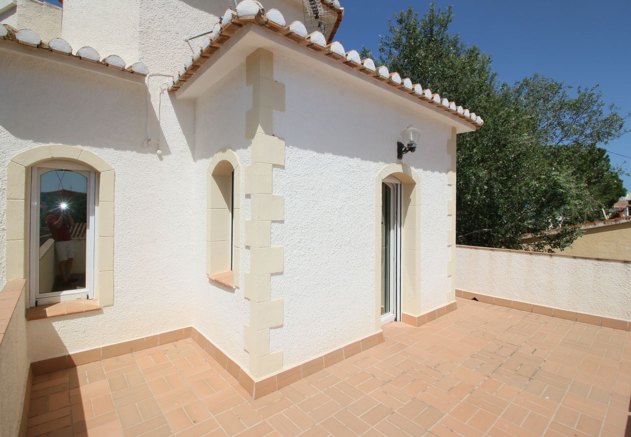 Villa in Denia - Beachfront Villa with pool Las Marinas TH