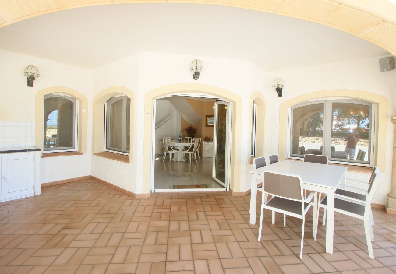 Villa in Denia - Beachfront Villa with pool Las Marinas TH