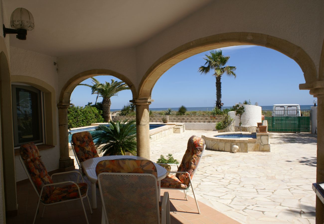 Villa in Denia - Beachfront Villa with pool Las Marinas TH