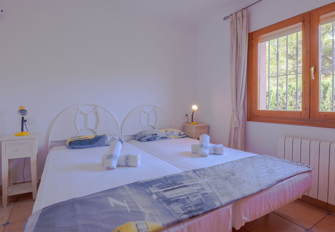 Villa in Benissa - SONRISAS, Villa for 8 pax with private pool and free wifi.