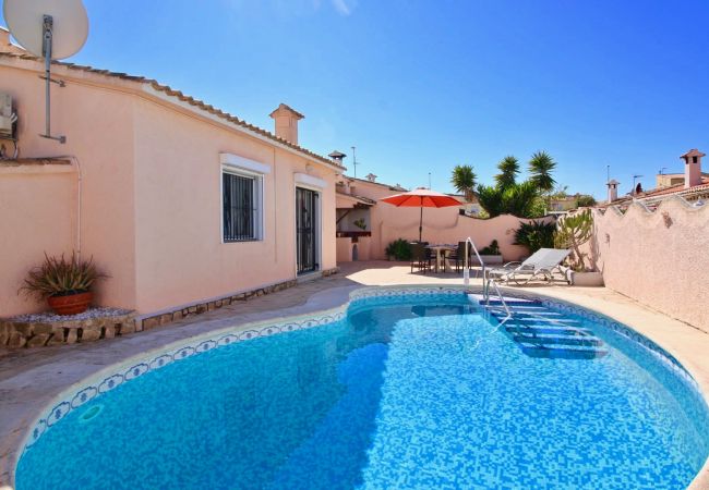 Villa/Dettached house in Denia - Holiday villa 500m from the beach El Retiro KS 