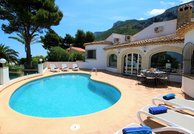 Villa/Dettached house in Denia - Luxurious villa with satellite TV, air conditioning and pool Marquise MB 8 people