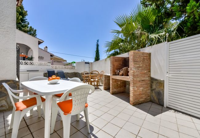 Bungalow in Moraira - SAN JAIME, nice bungalow in Moraira for 4 adults and 2 children with communal pool and free wifi