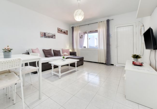 Apartment in Puerto del Carmen - suite Abora- Relax 500m from the beach, fast wifi 