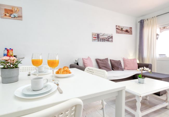 Apartment in Puerto del Carmen - suite Abora- Relax 500m from the beach, fast wifi 
