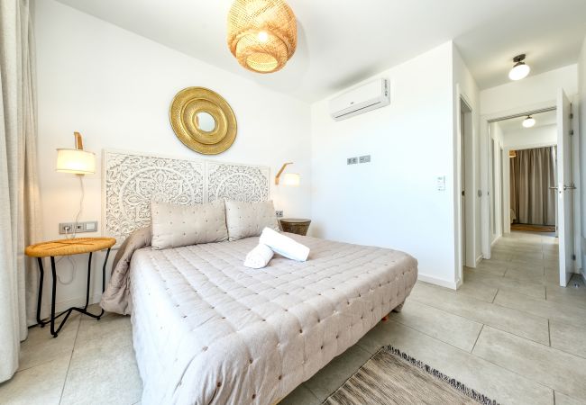 House in Playa Blanca - La Isleña - Luxury Holiday Home - 500 M FROM THE BEACH, FIBER OPTIC WIFI