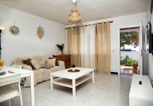 House in Puerto del Carmen - Suite Zefiro - 500m from the beach, terrace, fast WiFi