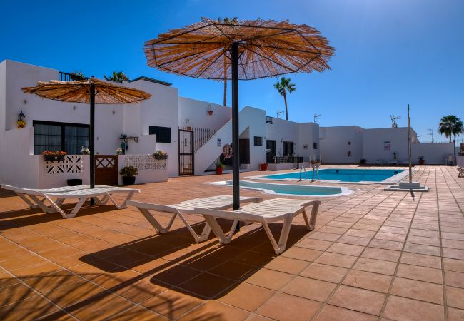 House in Puerto del Carmen - Sea Waves Lanzarote - Large terrace, community pool, WiFi with fiber