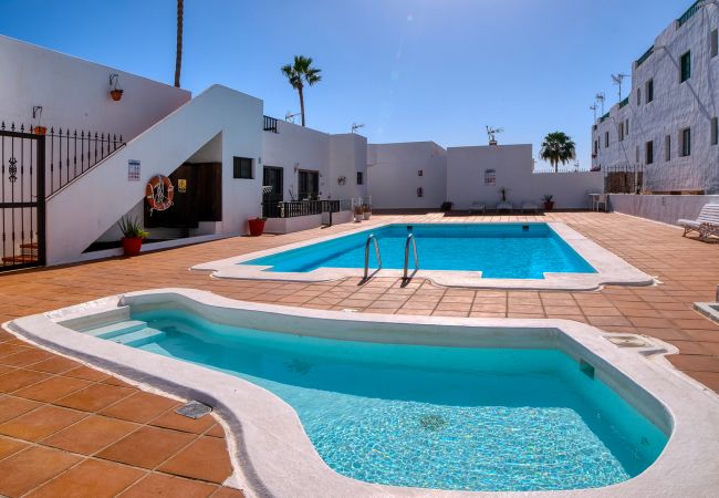  in Puerto del Carmen - Sea Waves Lanzarote - Large terrace, community pool, WiFi with fiber