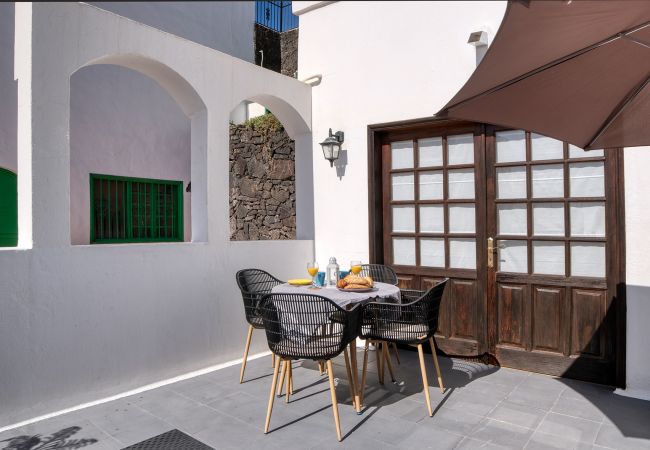 House in Puerto del Carmen - Sea Waves Lanzarote - Large terrace, community pool, WiFi with fiber