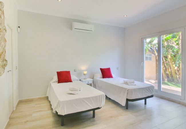 Villa in Denia - Modern villa in Las Rotas with air conditioning