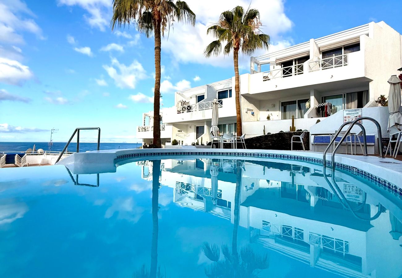 Studio in Puerto del Carmen - Suite Infinity Ocean - amazing pool and sea view