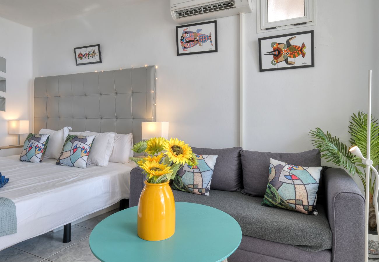 Studio in Puerto del Carmen - Suite Infinity Ocean - amazing pool and sea view