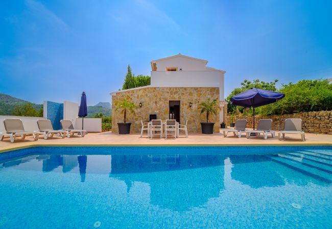 Villa in Pedreguer - Villa La Sella With Private Pool, Terraces and Mountain View