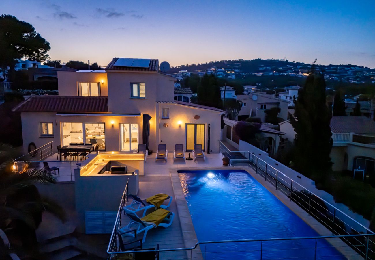 Villa in Benissa -  Villa for rent in Benissa, AZUR.