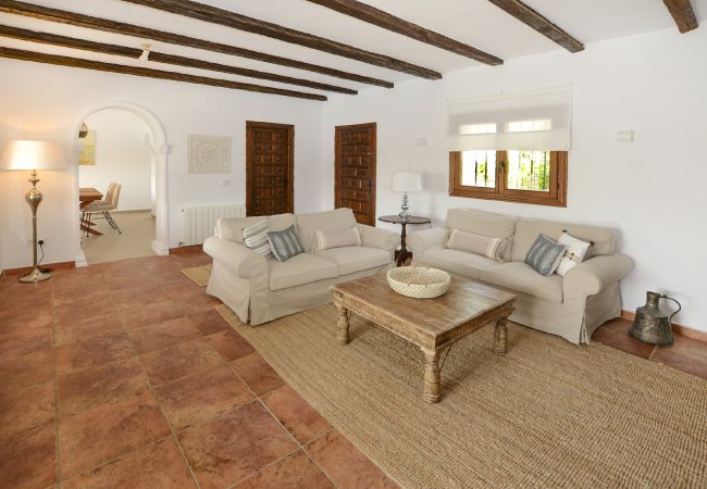 Villa à Moraira - OLGA - Villa accueillante et de bon goût avec piscine privée et WIFI GRATUIT pour 7 personnes.
