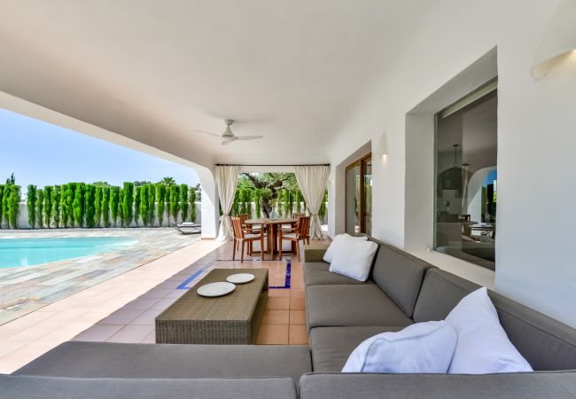 Villa à Moraira - Villa à louer à Moraira LA ROCALLA, pour 6 pax style ibicencan et piscine privée