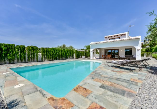 Villa à Moraira - Villa à louer à Moraira LA ROCALLA, pour 6 pax style ibicencan et piscine privée