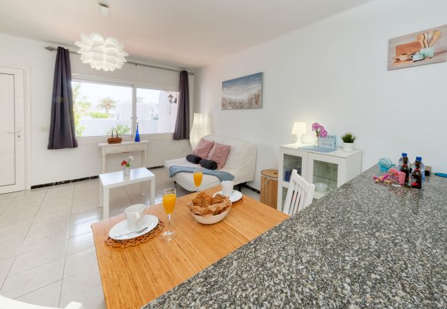 Appartement à Puerto del Carmen - Suite Helios - 500 mètres de la plage, WiFi rapide, terrasse