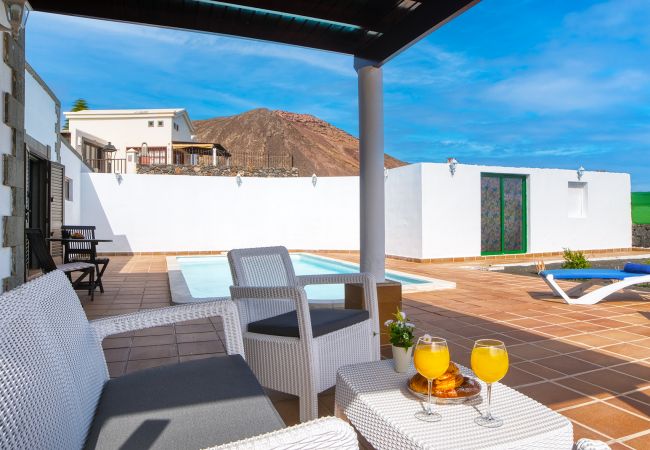 Maison à Playa Blanca - Casa Fatmar Montaña Roja - Maison de vacances spacieuse avec piscine privée. Animaux acceptés 