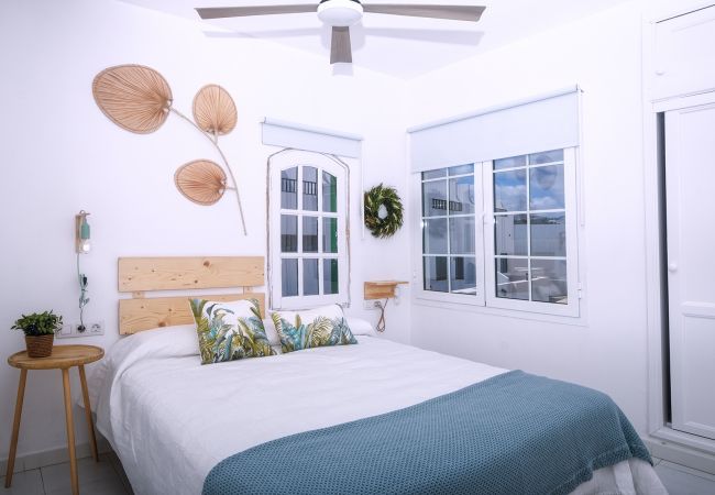 Appartement à Puerto del Carmen - Chez Carmen - Maison moderne et confortable avec vues sur la mer, piscine et WIFI par la fibre